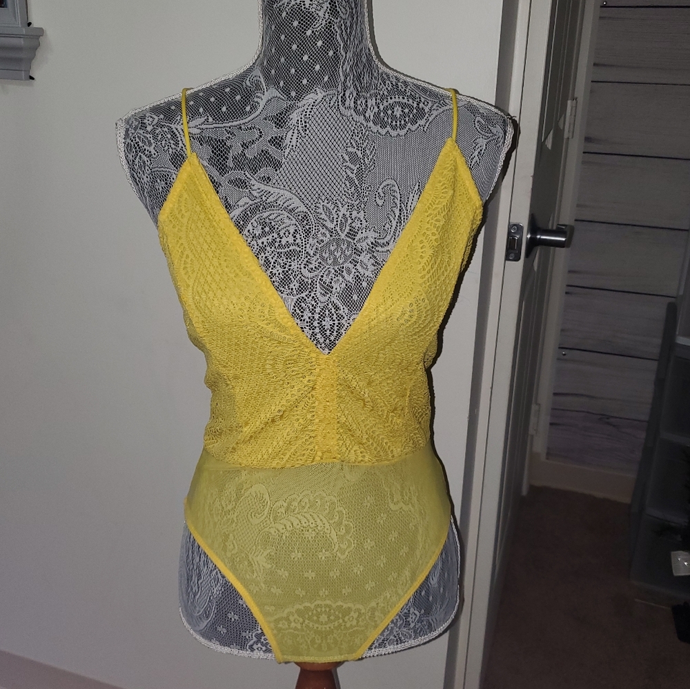 ❤️‍🩹 yellow bodysuit